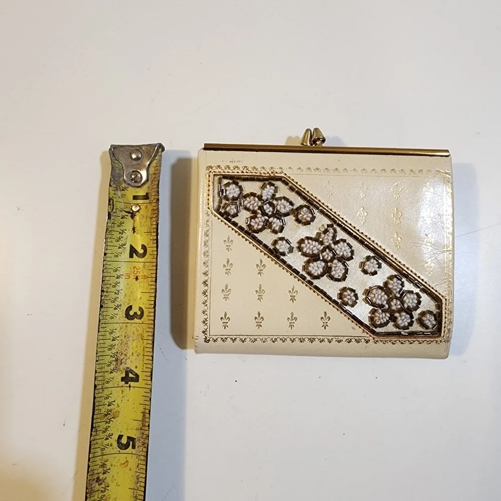Daniel de Paris Vintage Ivory leather small Beaded  coins wallet